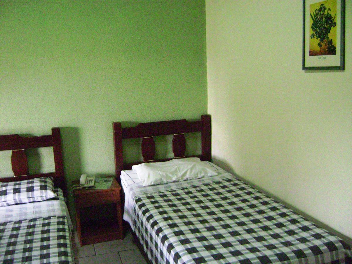 Hotel Colonial Lencois Paulista Exterior foto